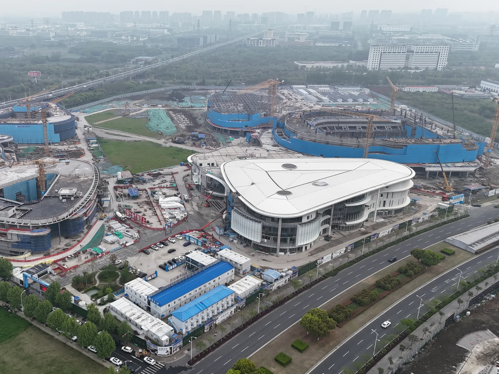 大型建筑工程项目的整体航拍