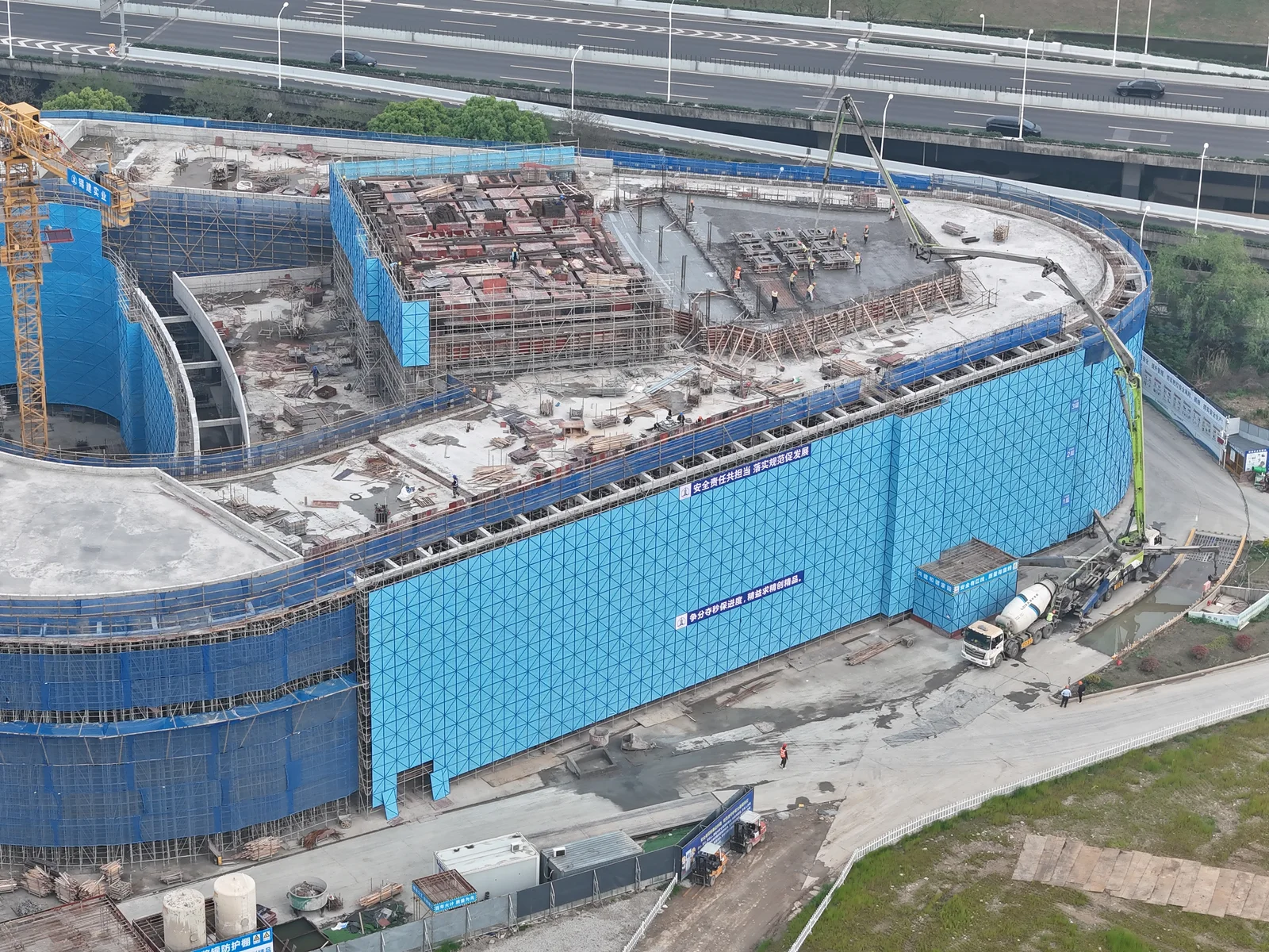 大型建筑施工进度的航拍记录
